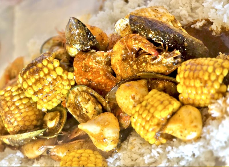 Off The Hook Seafood Restaurant - Airport Road