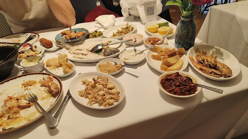 Pyxida Fish Tavern