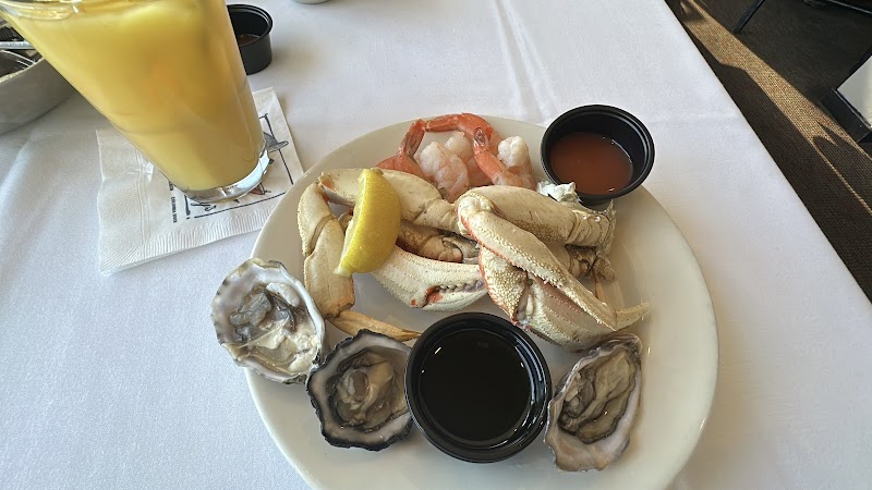 Salty's on Alki Beach