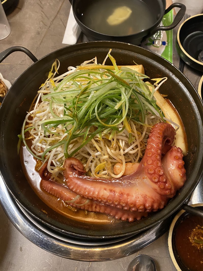 Sinchon Yangpuni, Seomyeon