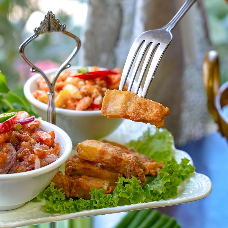 One Chun Cafe & Restaurant