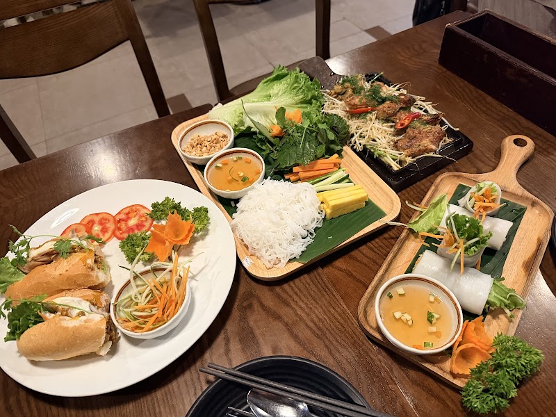 Hoang's Restaurant - Vietnamese Restaurant & Vegan Food