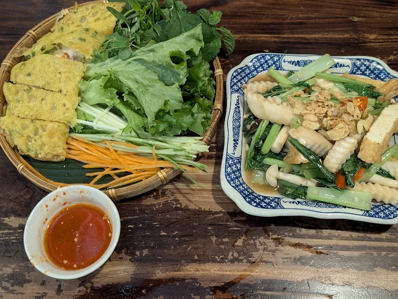 MẸT Vietnamese restaurant & Vegetarian Food 1