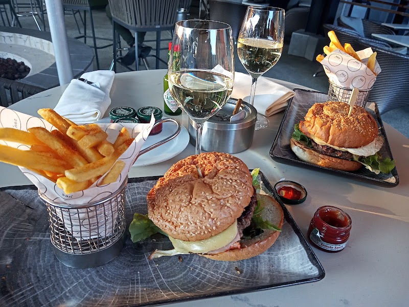 San Deck, Bar & Restaurant