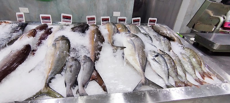 Al Hamour Seafood مطعم الهامور للمأكولات البحرية فرع بركاء