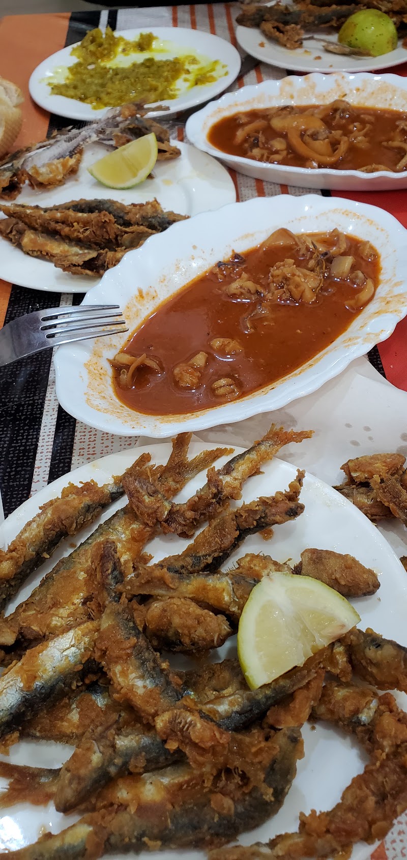 Restaurant CHEZ YAHIA poissons مطعم الأسماك عند يحيى