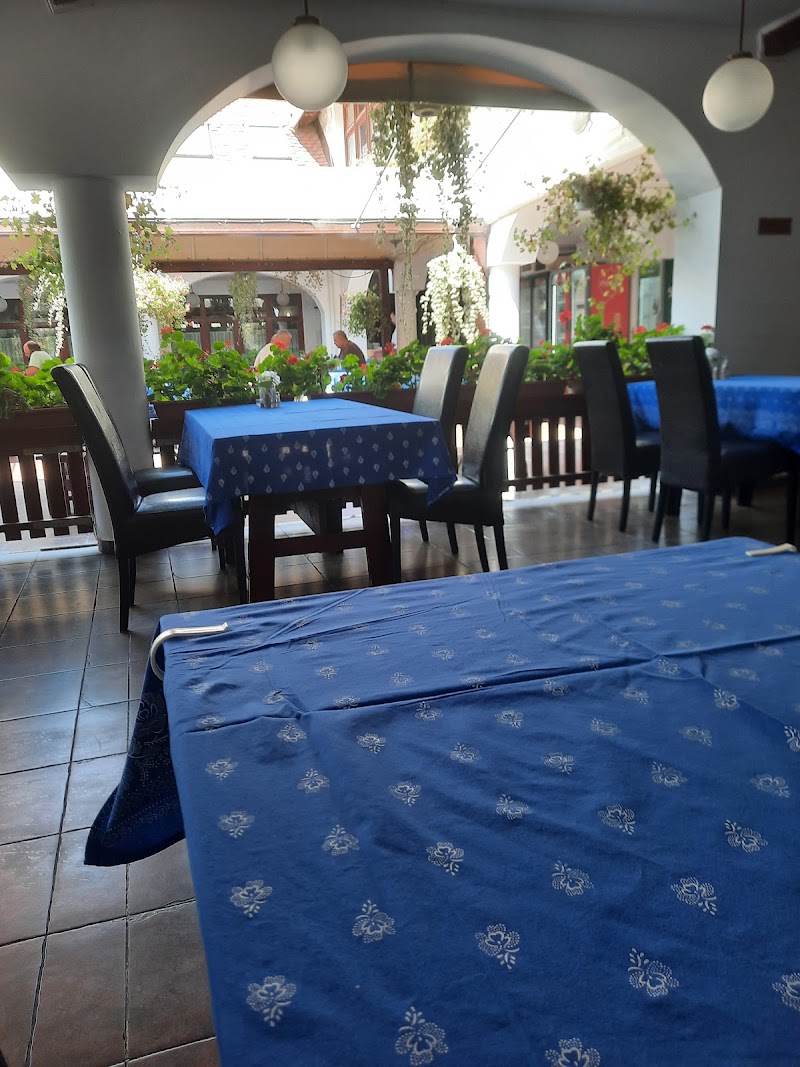 Fehértói Fish Restaurant and Pension