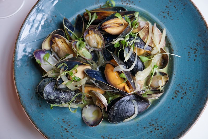 Fanny Bay Oyster Bar & Shellfish Market
