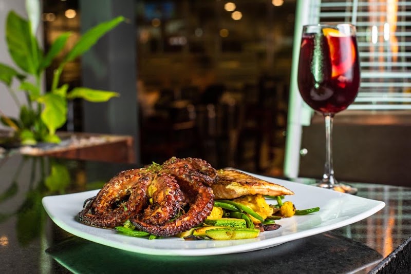Na Praia Seafood & Raw Bar