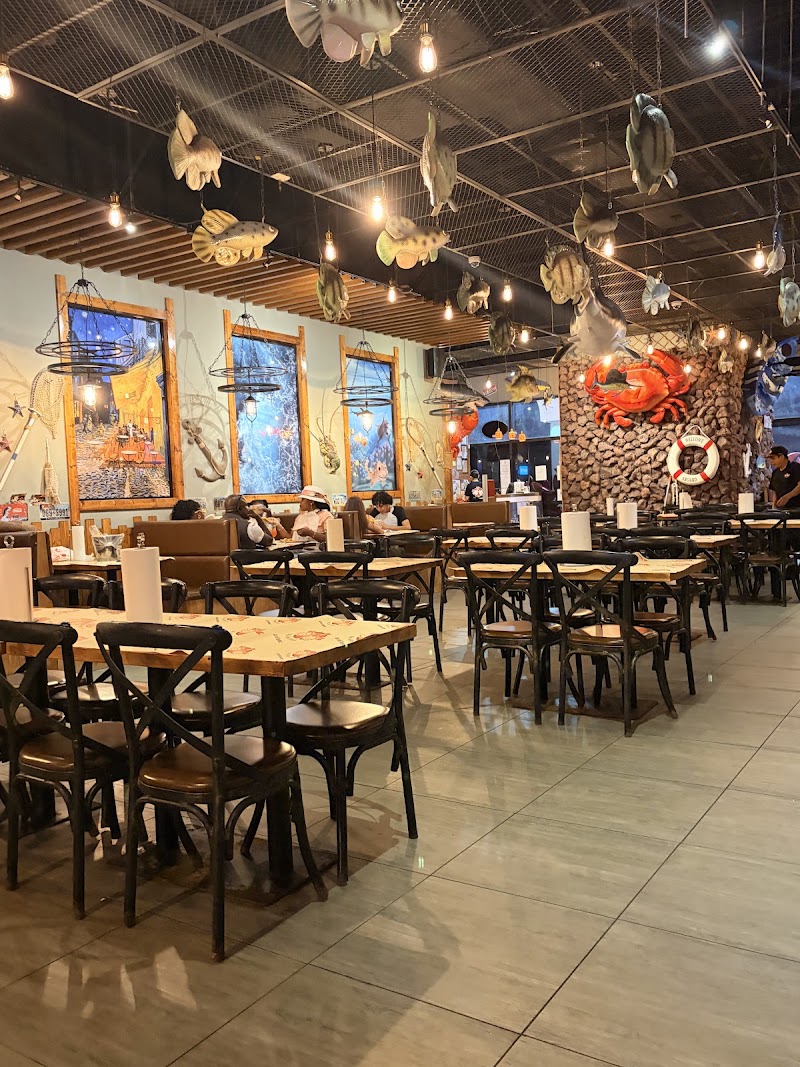 Mr. & Mrs. Crab Juicy Seafood & Bar - Fowler