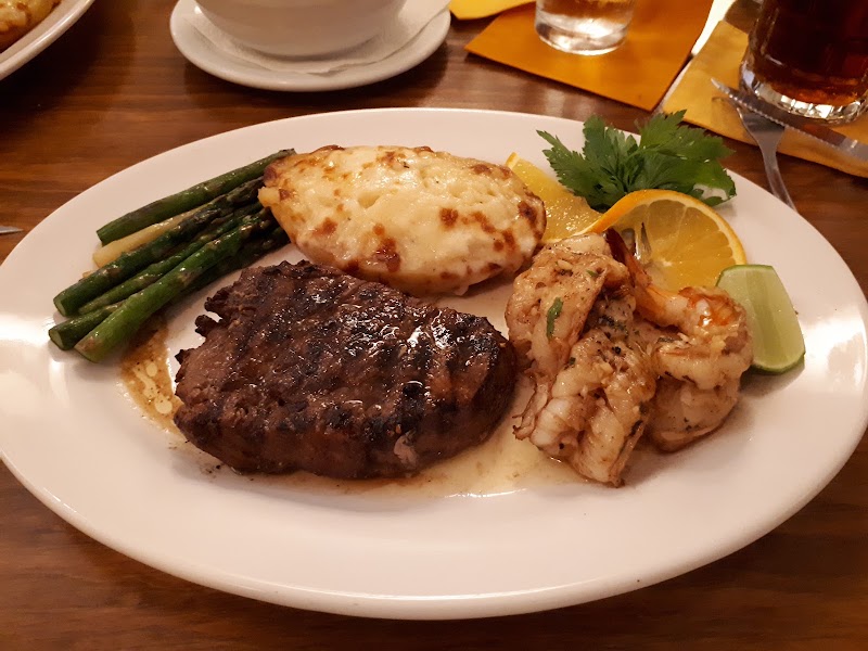Chenando's Seafood and Steaks