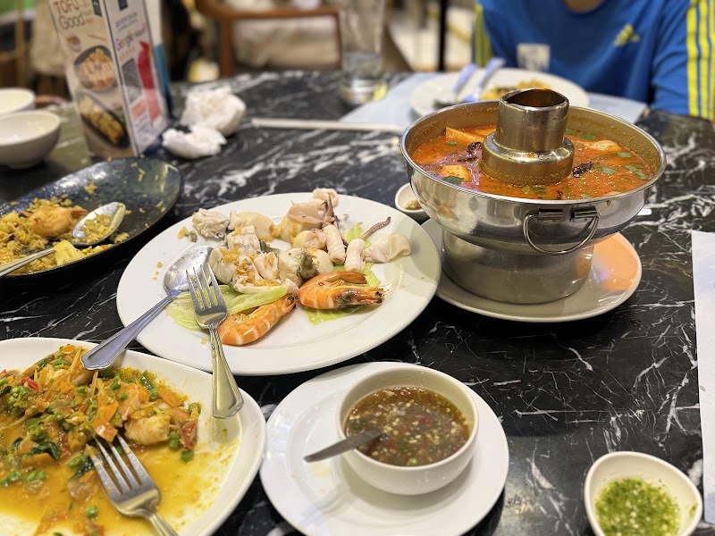 Laemcharoen Seafood EmQuartier
