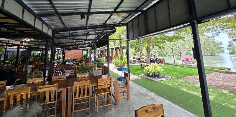 Bang Pae Seafood Restaurant