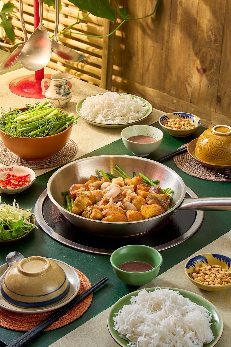 Nhà hàng Chả cá HỀ (Hanoi La Vong Fish Restaurant)