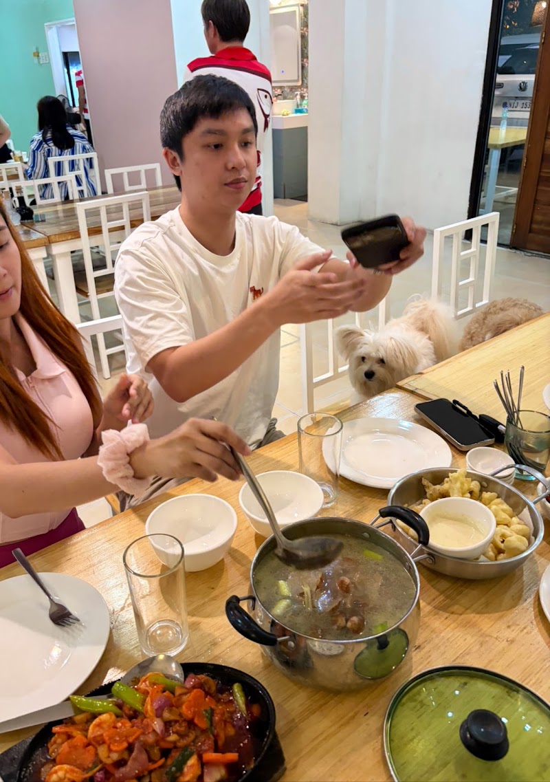 Sis-Bro Seafood Restaurant