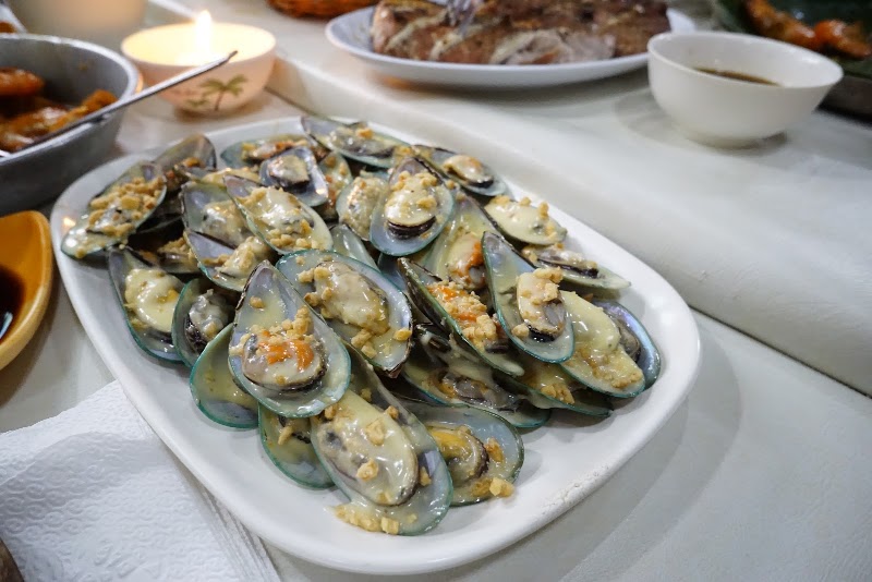 Aling Tonya's Seafood Palutuan