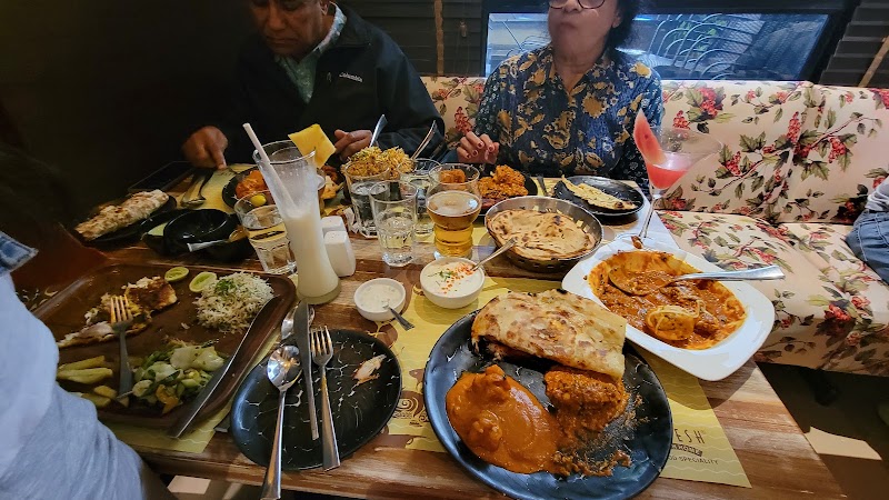 Mahesh Lunch Home - Seafood Specialty Restaurant (Juhu)