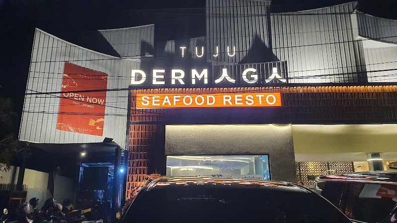 Tuju Dermaga Seafood Resto