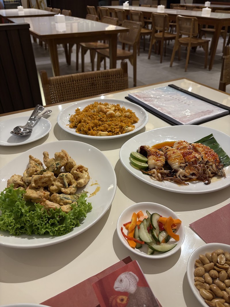 Tuju Dermaga Seafood Resto