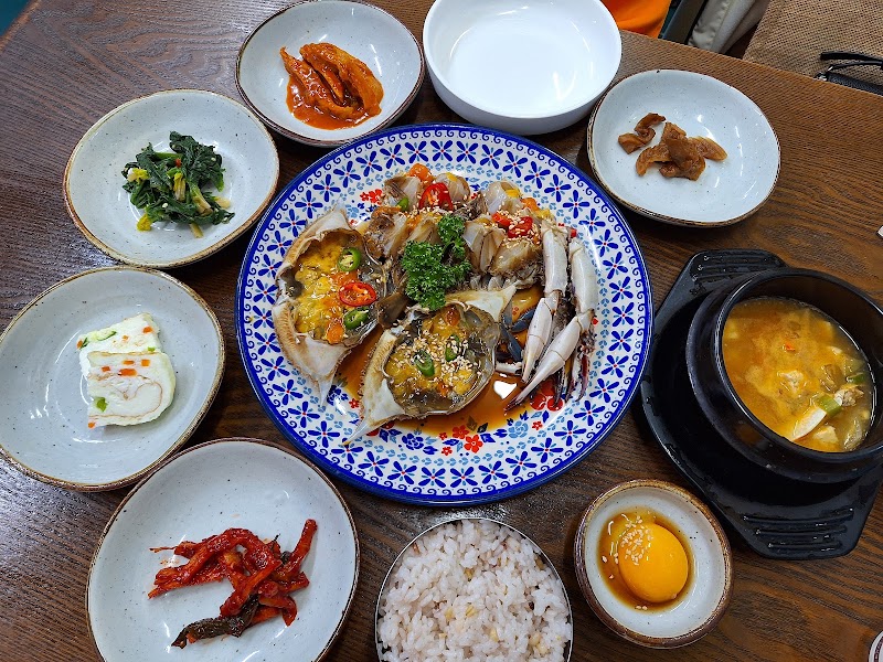 Jeju Dongmun Soy Sauce Crab 제주동문간장게장