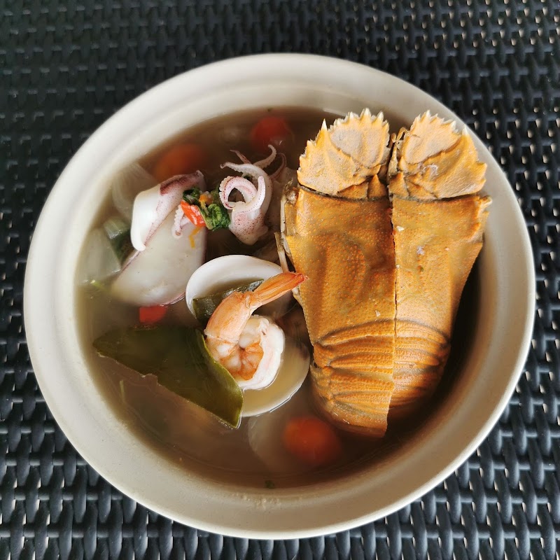Moonrise Seafood & Beachbar