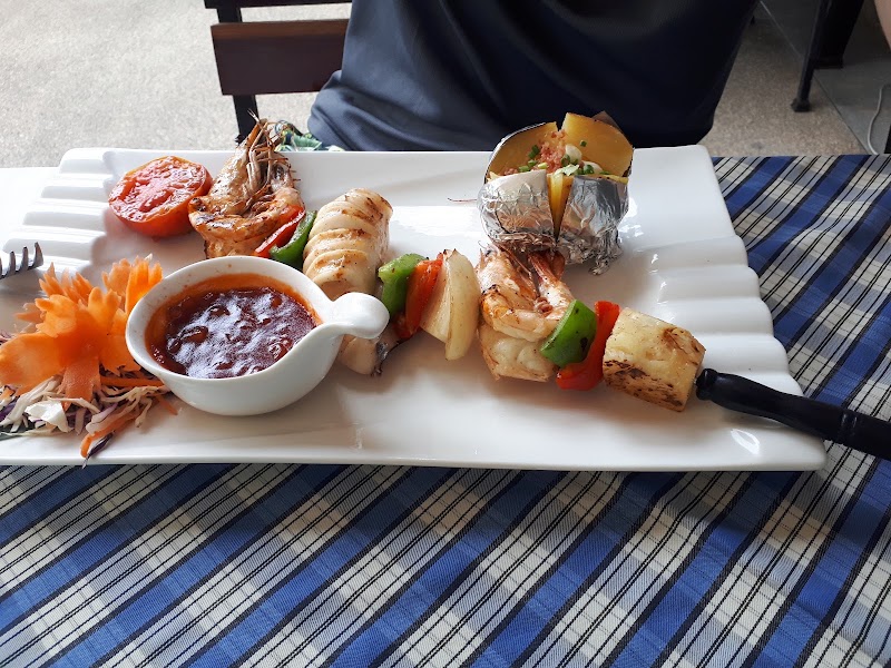 Little Boat Seafood Restaurant