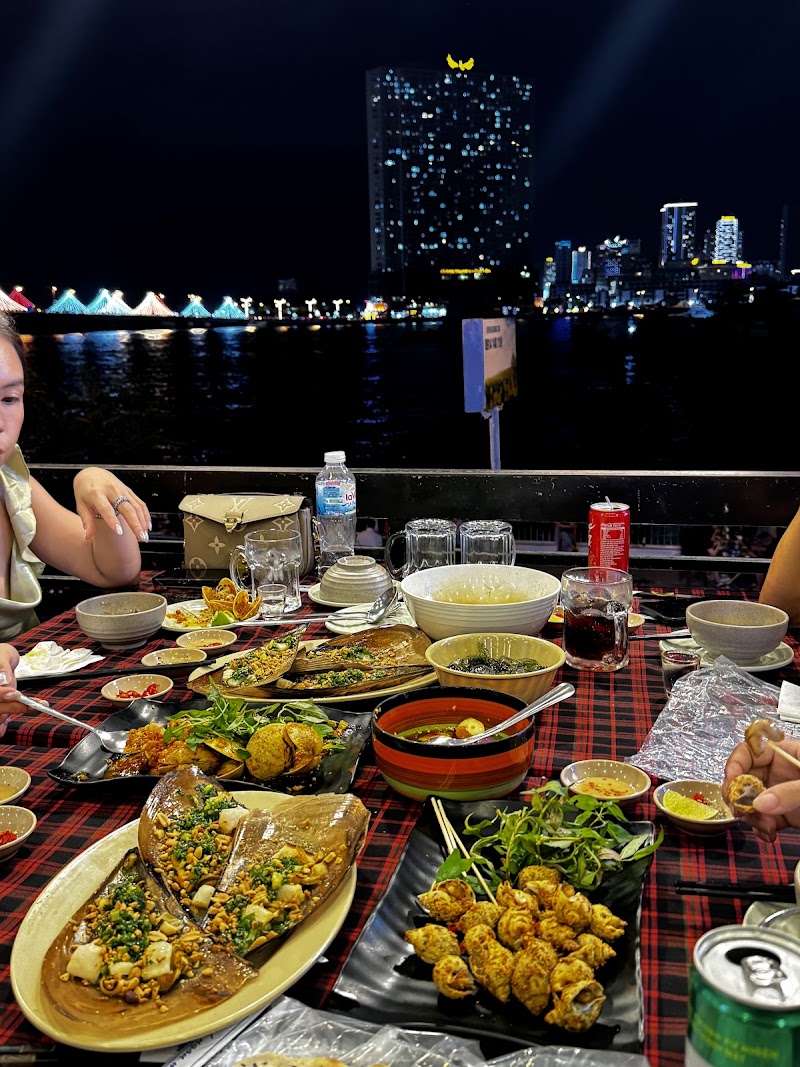 Hải sản Địa Phương Vien Ho - Local seafood restaurant