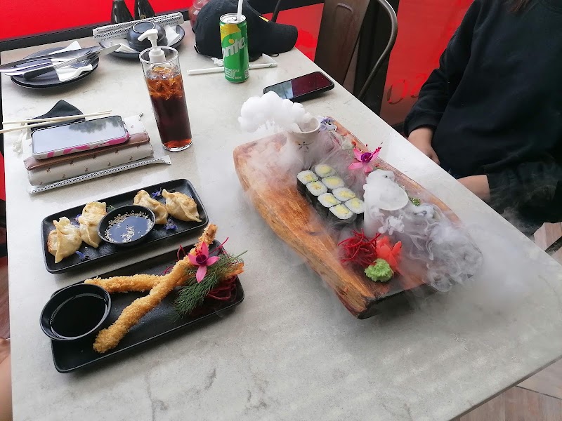 SUKI Sushi & Asian Cuisine