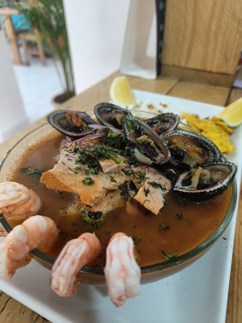 Guambra Coco Marisquería y Cevichería Quiteña