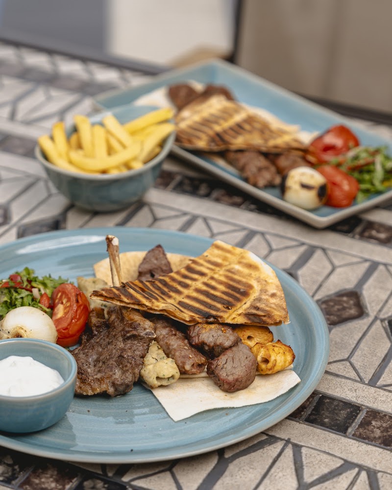 مطعم سلة الاسماك Sallat Al-Asmak