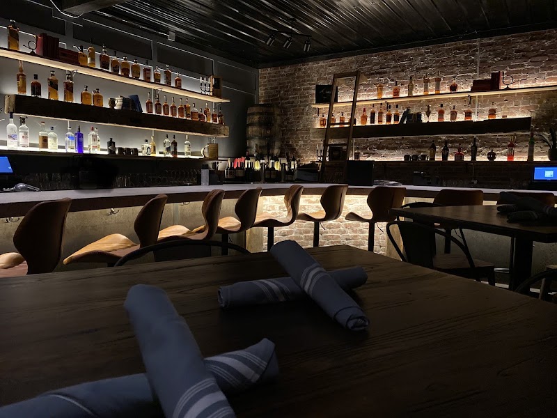 Whiskey & Water - Seafood Restaurant