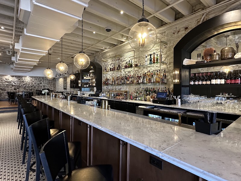 Vic's River Grill