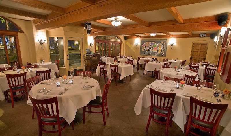 Toma Restaurant & Bar