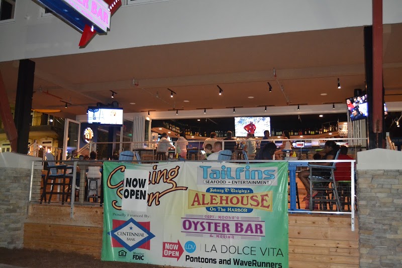 Tailfins Waterfront Grill : Sports Bar : CRAB ISLAND