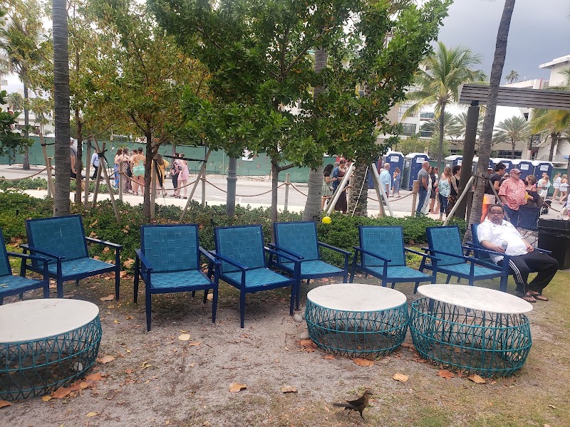 Lucky Fish Beach Bar + Grill