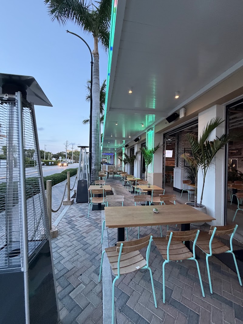 Lucky Lou's Raw Bar