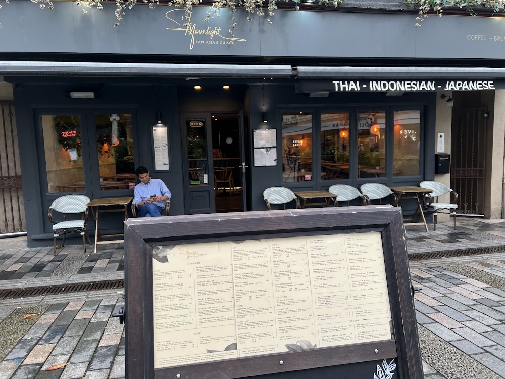 MOONLIGHT Pan Asian Cuisine