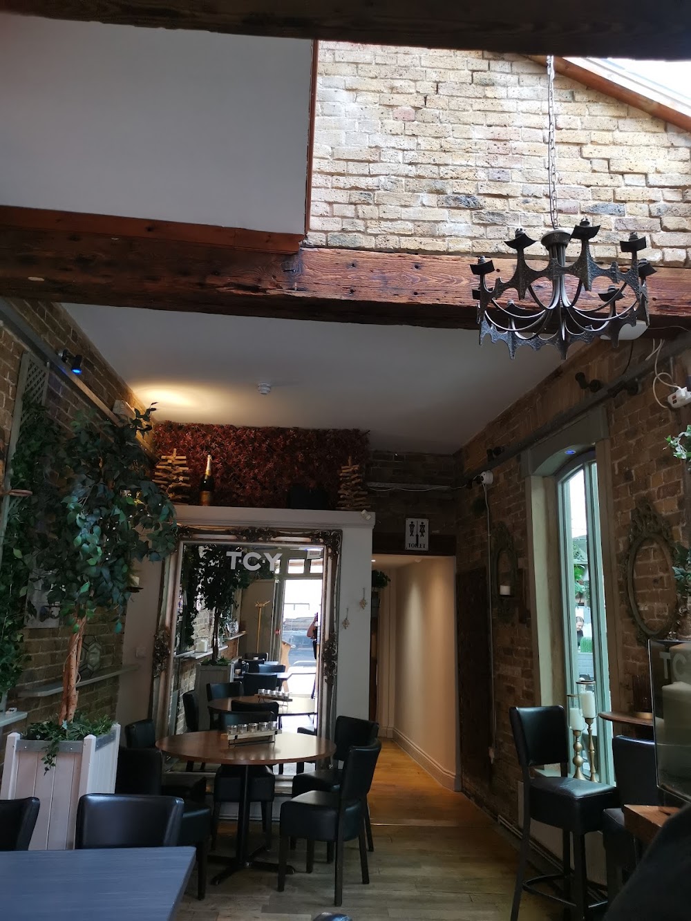 The Court Yard Bar and Restaurant