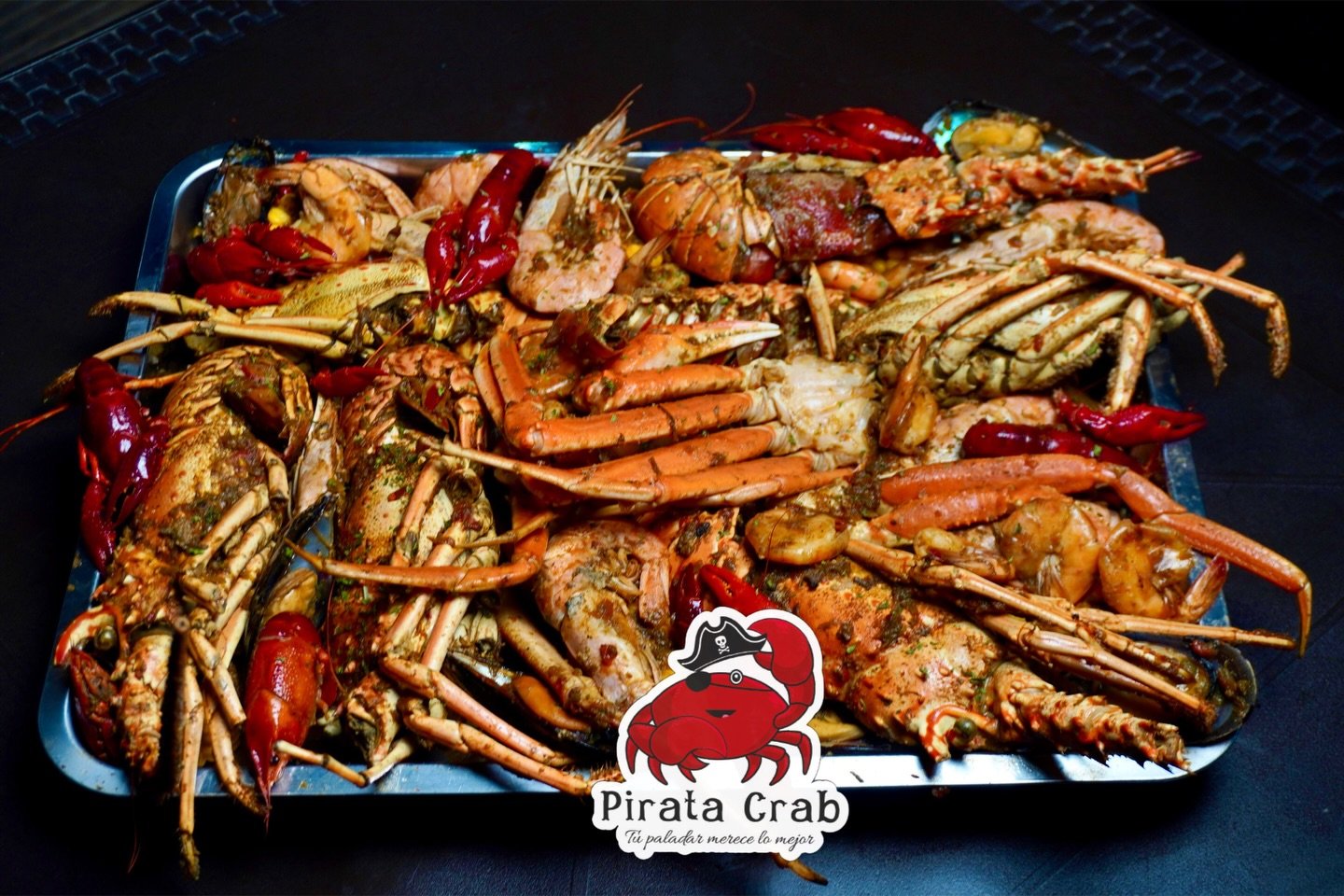 Mixed tray of crab legs, crawfish and prawns at Pirata Crab