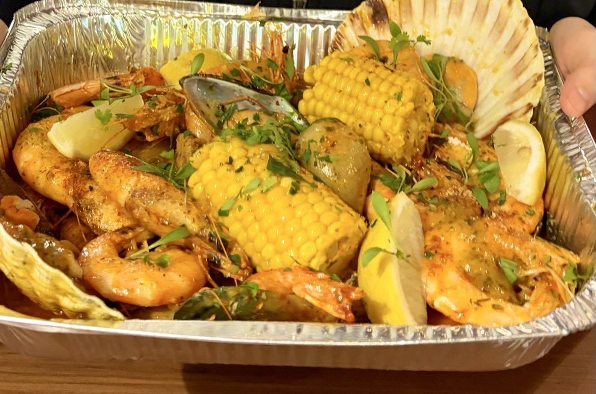 Prawns, mussels, corn boil in foil tray