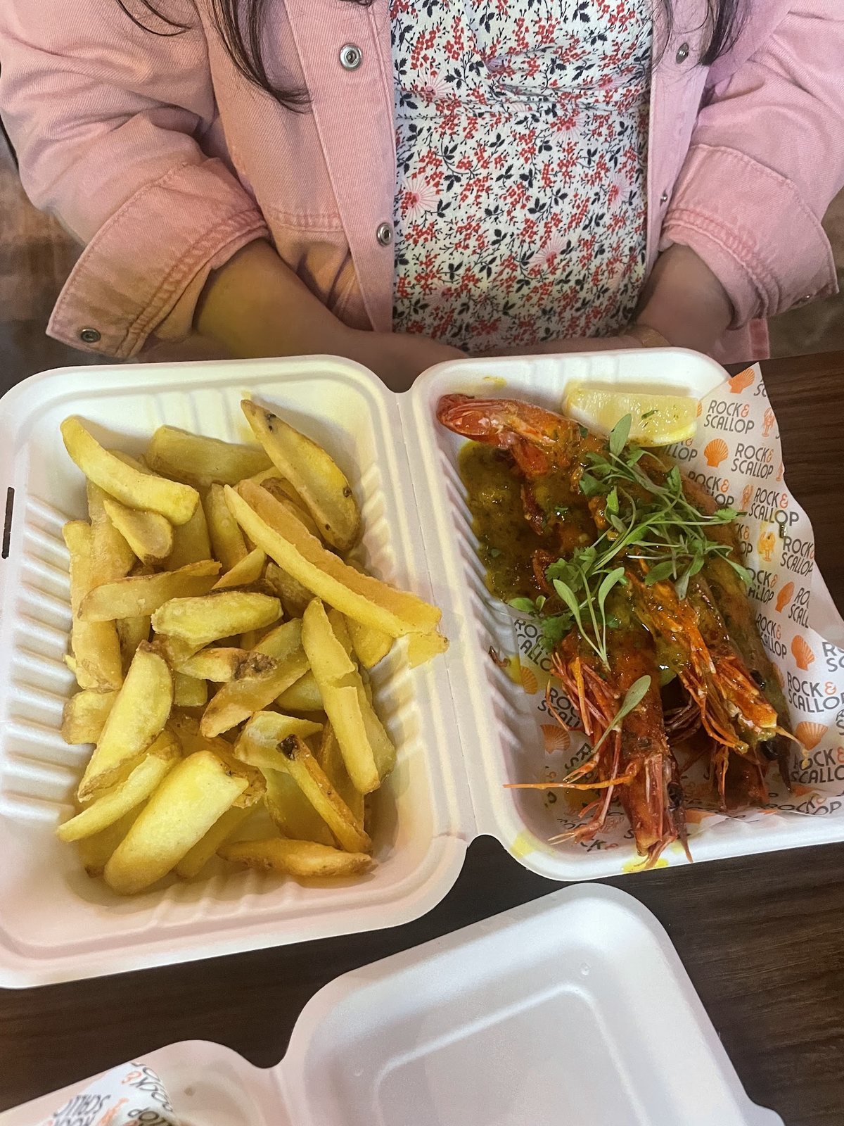 Takeaway boxes with chips